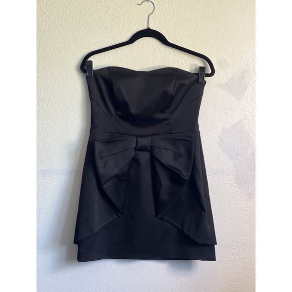 coast Dresses & Skirts - Coast Dress Short Black Strapless Ribbed Tafeta Front Bow US 8